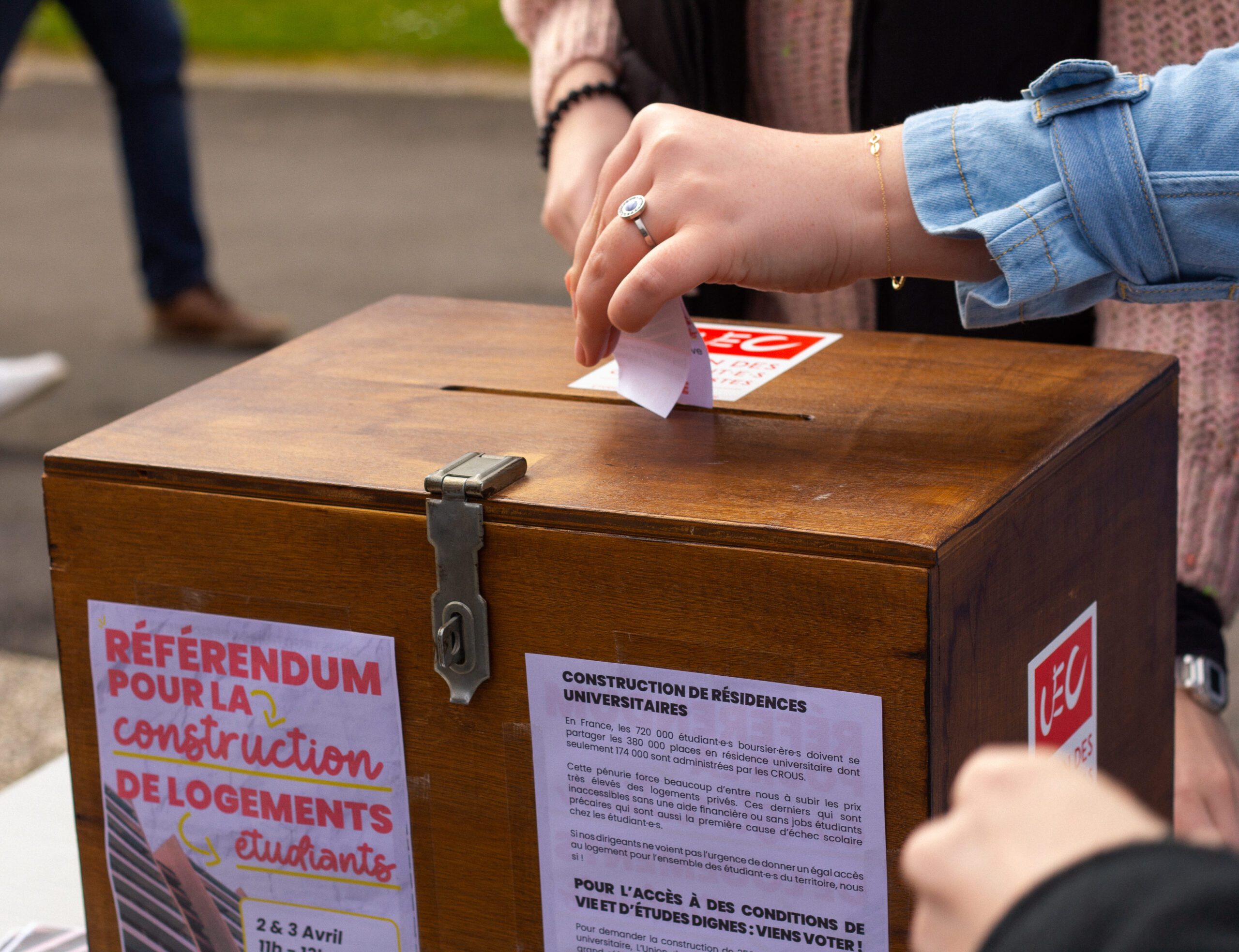 Signe la pétition pour le logement étudiant